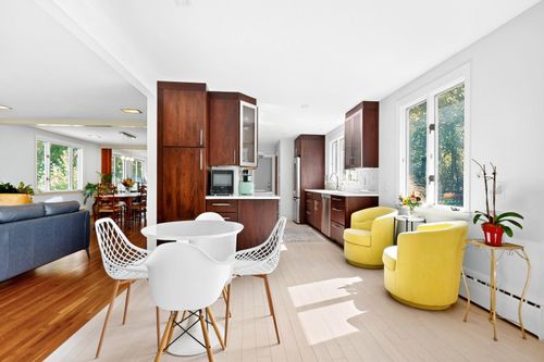 69 Falmouth Road, Falmouth, ME, 04105 | Card Image