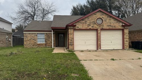 301 Spanish Moss Dr, Arlington, TX, 76018-1542 | Card Image