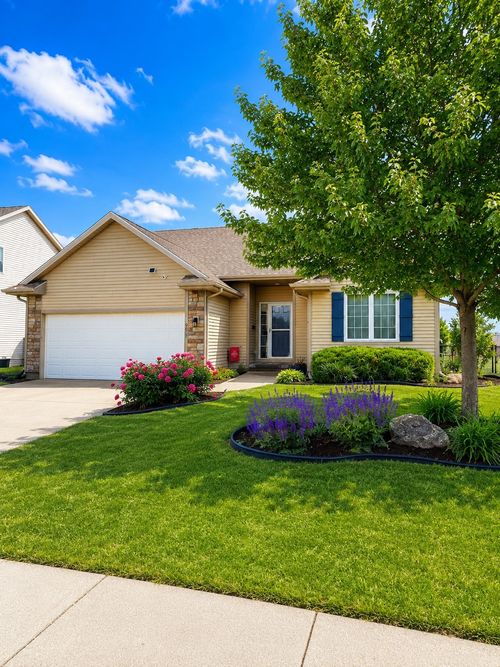 9507 Wilson St, West Des Moines, IA, 50266-5018 | Card Image