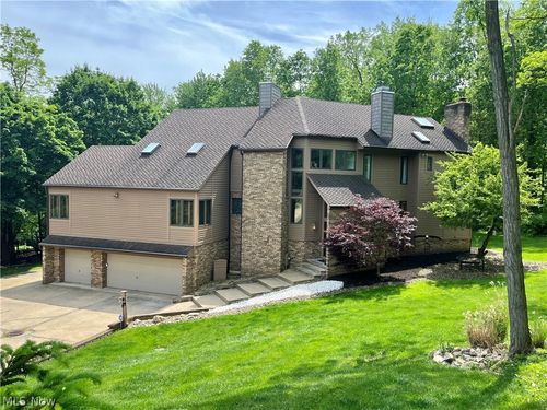 35560 Ridgeway Ln, Willoughby, OH, 44094-4171 | Card Image