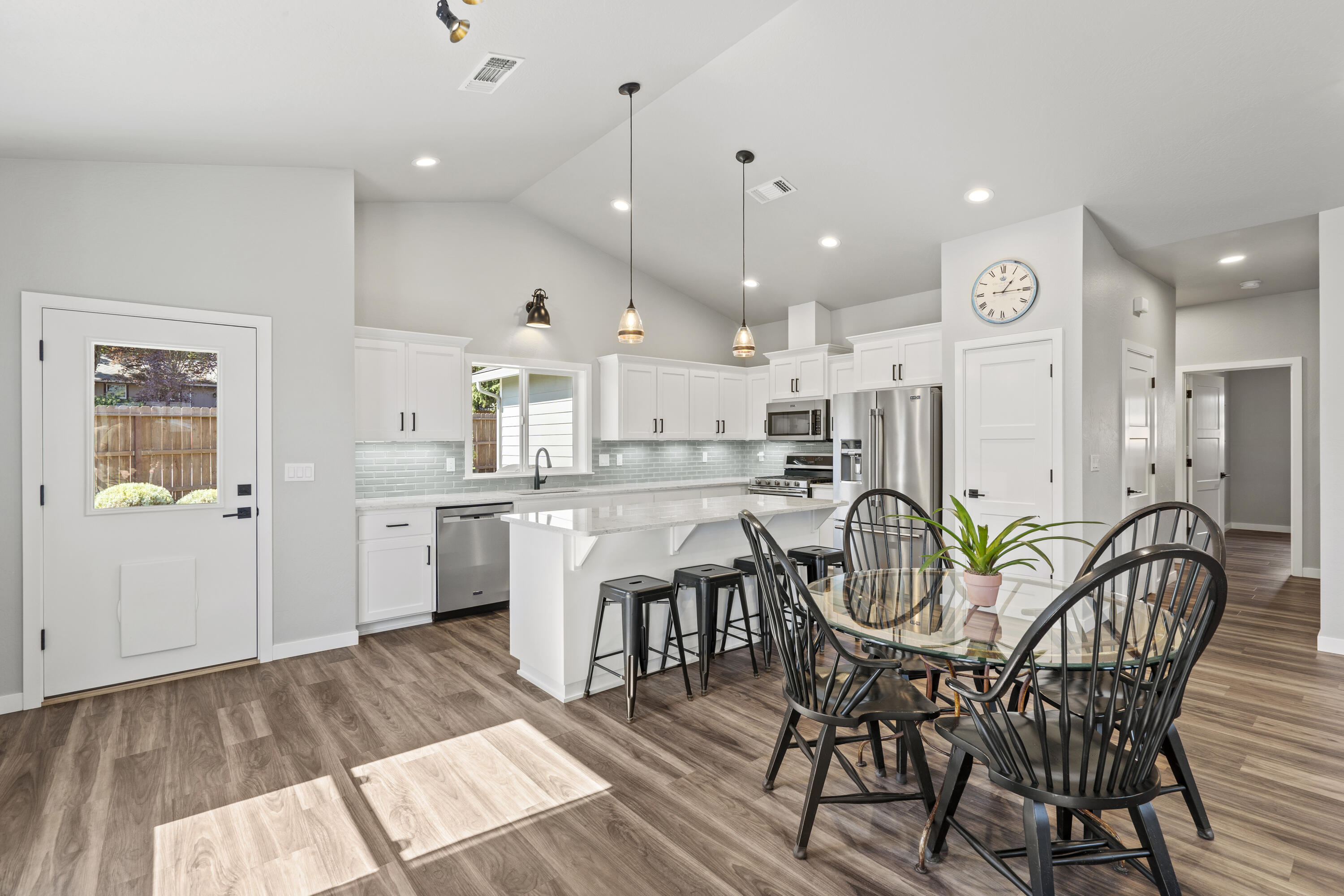 Cooke Ave, Grants Pass, OR 97526