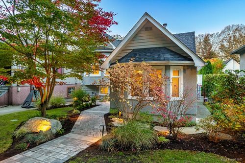 855 E 22nd Ave, Vancouver, BC, V5V1V8 | Card Image