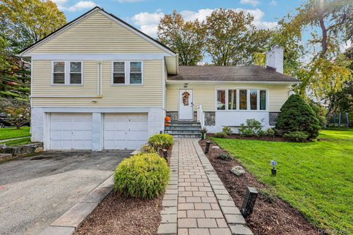 241 Stratton Rd, New Rochelle, NY, 10804-1415 | Card Image