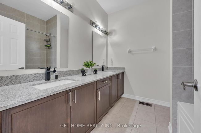 18 Germain Cir, House attached with 5 bedrooms, 4 bathrooms and 1 parking in Brampton ON | Image 39