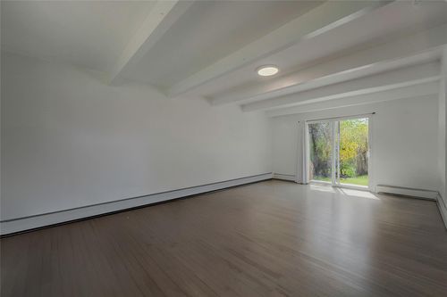 28 Lynncliff Rd, Hampton Bays, NY, 11946-2608 | Card Image