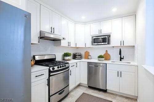 20-59 Brighton Ave, Belleville, NJ, 07109-1229 | Card Image