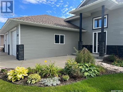 520 5th Ave, House other with 5 bedrooms, 3 bathrooms and null parking in Esterhazy SK | Image 2