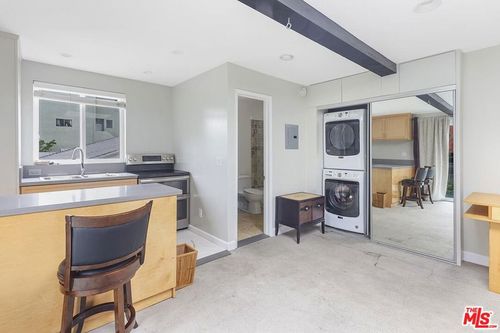 23 1/2 Ironsides St, Marina del Rey, CA, 90292-5907 | Card Image