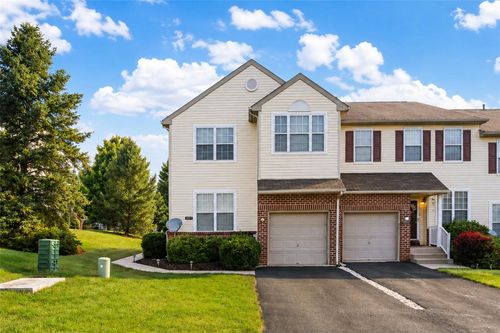 8100 Cross Creek Circle W, Upper Macungie Twp, PA, 18031 | Card Image