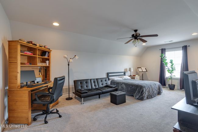 upstairs bed/ bonus | Image 32