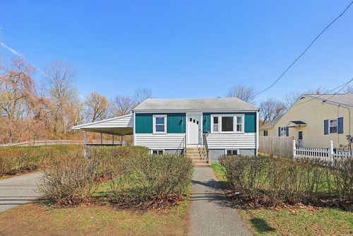 47 Willow St, Woburn, MA, 01801-3858 | Card Image