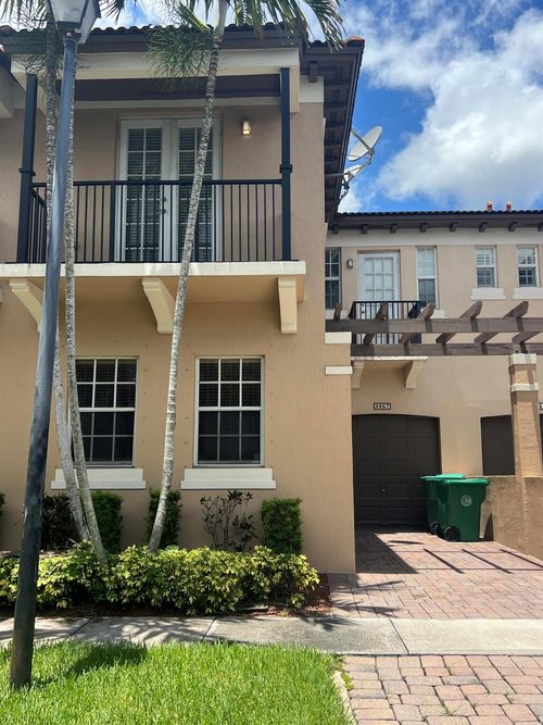 2-6-8657 Blaze Ct, Davie, FL, 33328-2804 | Card Image