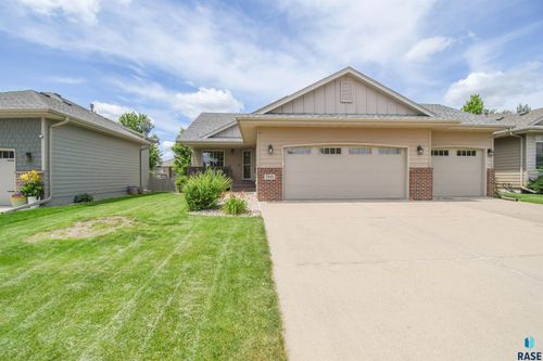 2301 S Juneau Ln, Sioux Falls, SD, 57106 | Card Image