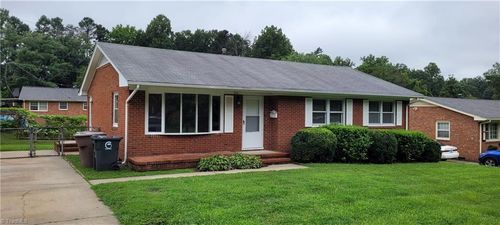 2111 Carpenter St, Greensboro, NC, 27403-3120 | Card Image