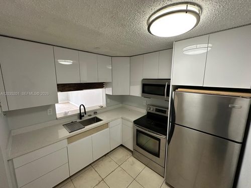 a109-484 Nw 165th Street Rd, Miami, FL, 33169-6461 | Card Image