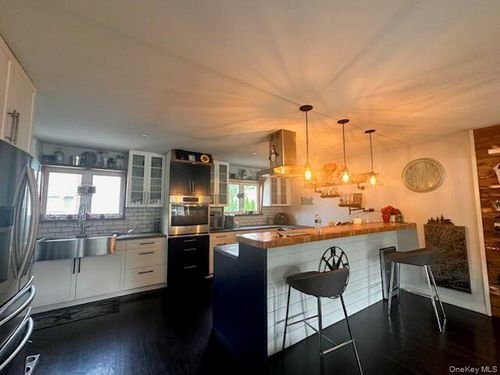 35 Woodward Pkwy, Farmingdale, NY, 11735-4903 | Card Image