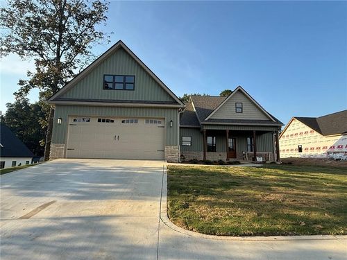 189 Oakland Dr Se, Calhoun, GA, 30701-4220 | Card Image