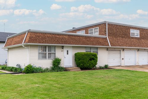 1409-1409 E Stonehenge Dr, Sycamore, IL, 60178-2661 | Card Image