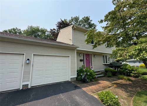 66 Foxglove Dr, Cranston, RI, 02920-3511 | Card Image