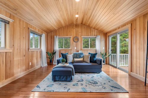 15 Leslie Dr, Goffstown, NH, 03045-2711 | Card Image