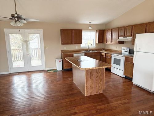 707 Hawthorne St, Pacific, MO, 63069-1841 | Card Image