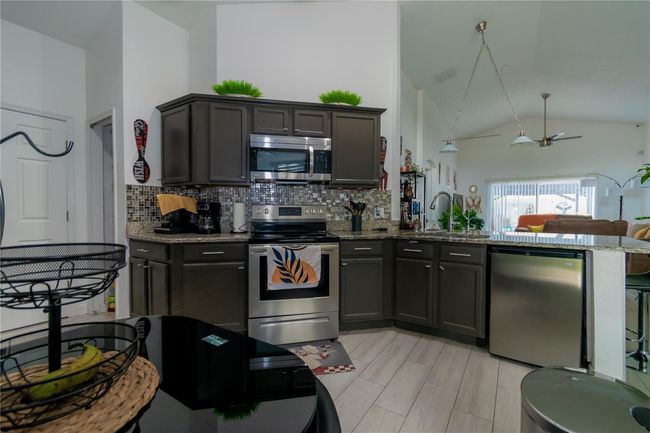 2822 Moultrie Creek Dr, House other with 3 bedrooms, 2 bathrooms and null parking in KISSIMMEE FL | Image 8