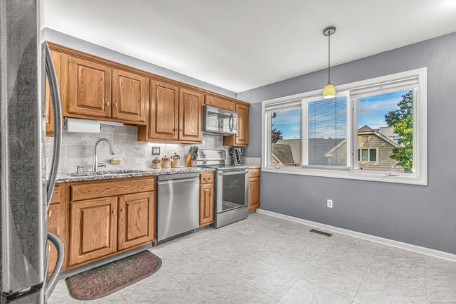 UNIT-4-18 - 11 Boulevard Dr, Condo with 2 bedrooms, 3 bathrooms and 2 parking in Danbury CT | Image 7