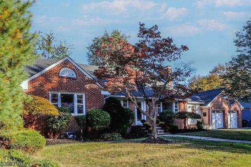 82 Kempson Pl, Metuchen, NJ, 08840-2542 | Card Image