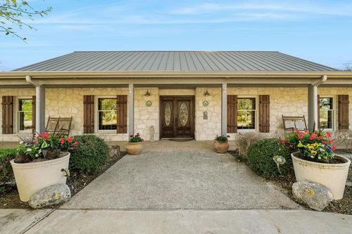 521 Bluff Creek Rd, Center Point, TX, 78010-5419 | Card Image