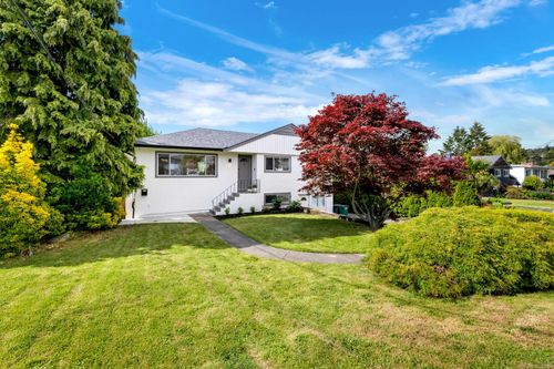 1045 Nicholson St, Victoria, BC, V8X3L3 | Card Image