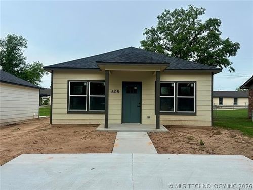 608 S 3rd St, Morris, OK, 74445-2204 | Card Image