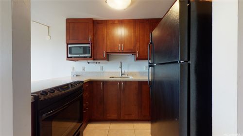 apt-302-2542 Date St, Honolulu, HI, 96826-5505 | Card Image