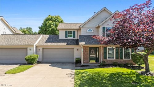 16093 Primrose Cir, Middleburg Heights, OH, 44130-8477 | Card Image