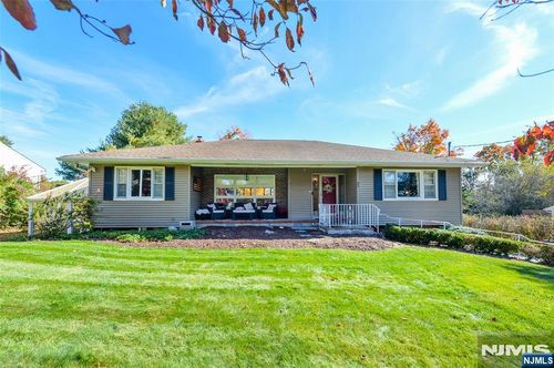 32 Mohawk Trl, West Milford, NJ, 07480-3608 | Card Image