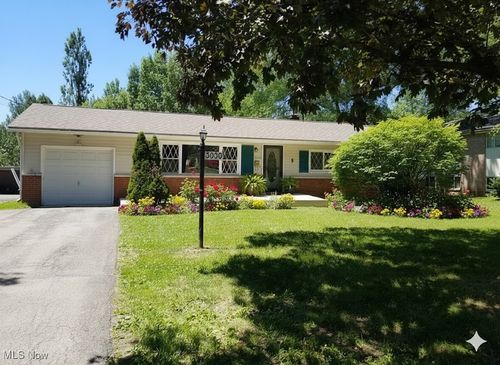 3030 Green Acres Dr, Youngstown, OH, 44505-2003 | Card Image