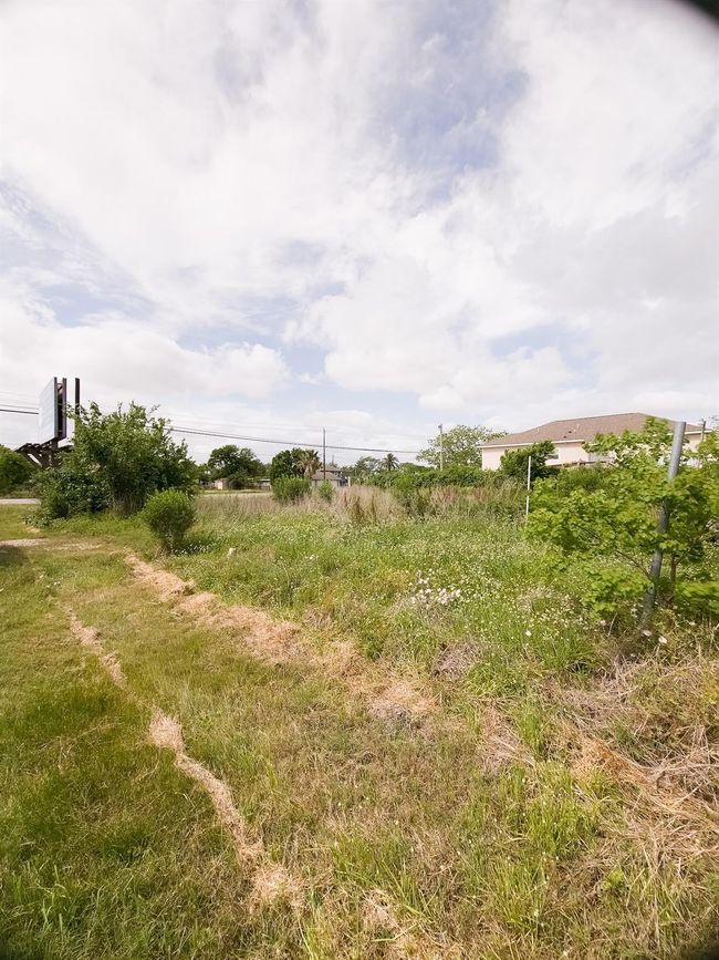 142 15 Th St, Home with 0 bedrooms, 0 bathrooms and null parking in San Leon TX | Image 9