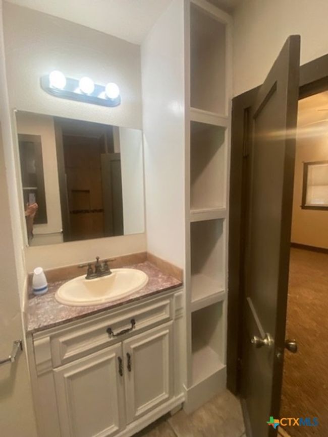 primary bath sink | Image 13