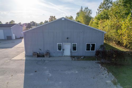 3830 Terry Dianne St, Beaverton, MI, 48612-8652 | Card Image