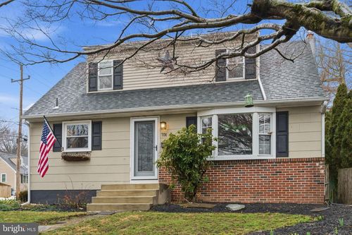 708 Barclay Ave, MORRISVILLE, PA, 19067-2242 | Card Image