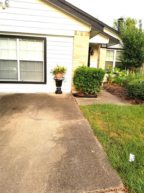 13031 Ambrose St, Houston, TX, 77045-3634 | Card Image