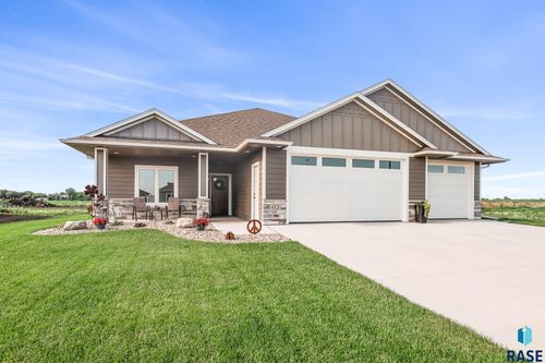 425 E 8th St, Tea, SD, 57064-2727 | Card Image