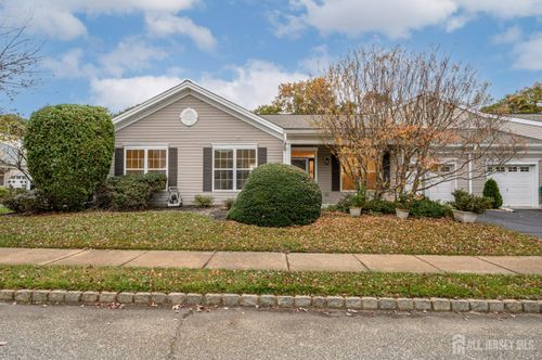 131 Greenlawns Dr, Lakewood, NJ, 08701-7356 | Card Image