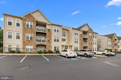 apt-102-200 Douglas Fir Dr, WARRINGTON, PA, 18976-3040 | Card Image