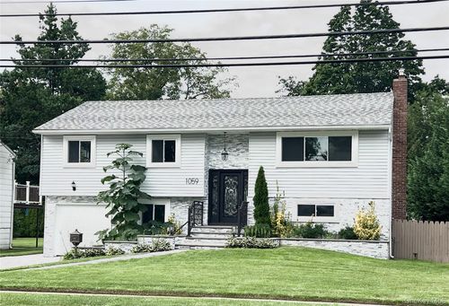 1059 Denton Ave, New Hyde Park, NY, 11040-2201 | Card Image