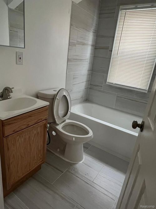 16213 Tuller St, Detroit, MI, 48221-2924 | Card Image