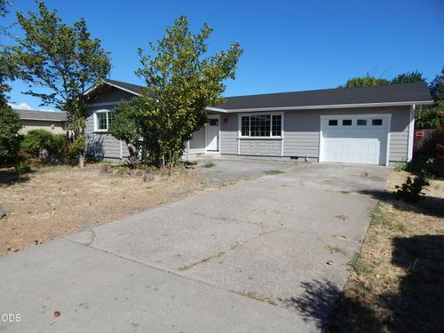 8222 Division Rd, White City, OR, 97503-1156 | Card Image