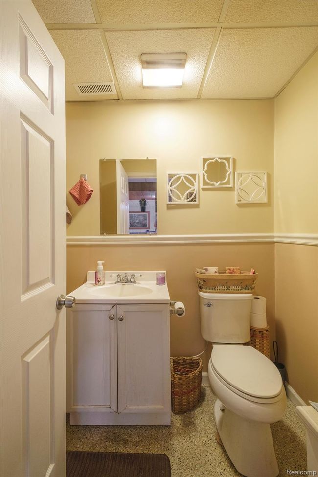 1/2 bathroom in basement | Image 19