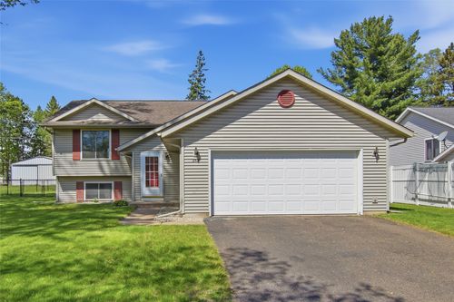 2518 Pine View Road, Eau Claire, WI, 54703 | Card Image