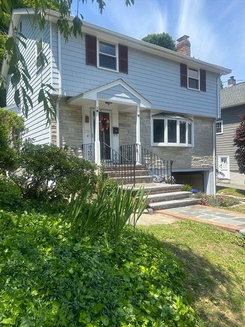 29 Buckingham Rd, Milton, MA, 02186 | Card Image