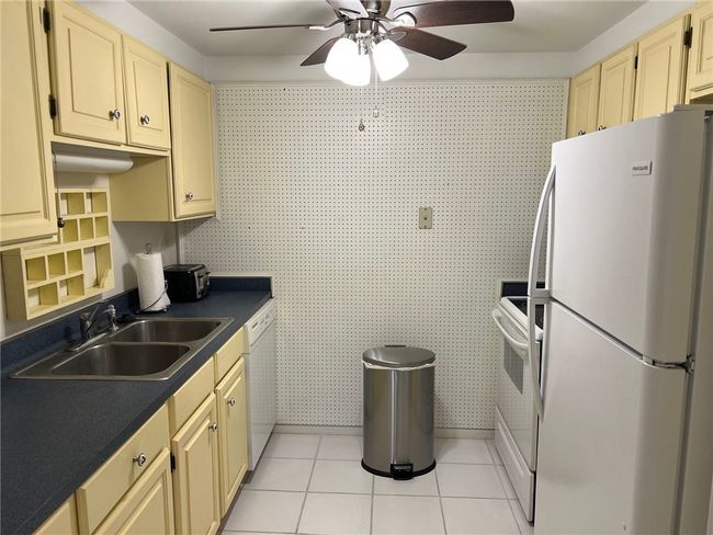 APT-204 - 520 S Chaparral St, Condo with 1 bedrooms, 1 bathrooms and 1 parking in Corpus Christi TX | Image 6
